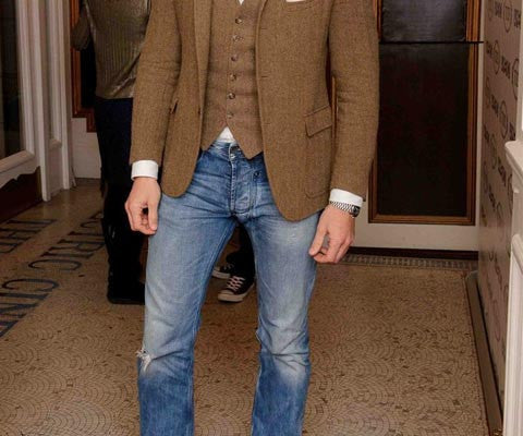 Distressed jeans and how to wear them